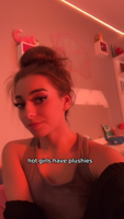 masstiktok_leaamartinezz__Idk why my hand be SHAKING-9YQSv95U.mp4